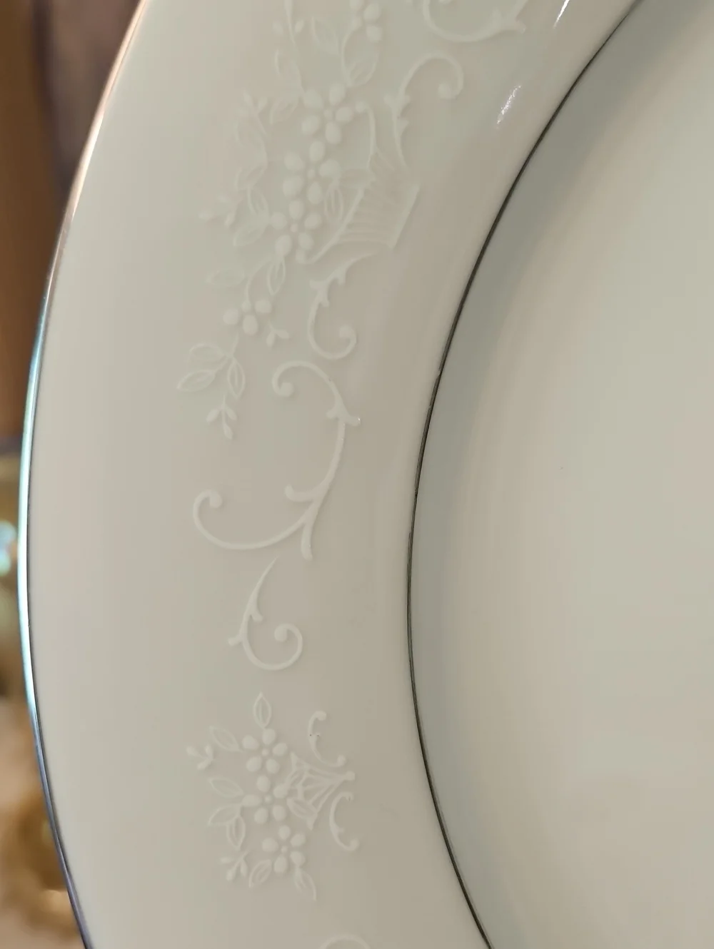 Noritake Whitehall Set Of 4 Classic China Dinner Plates with Silver Rim